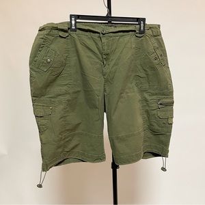 Roaman’s cargo Bermuda shorts dark olive green. Women’s plus 26.